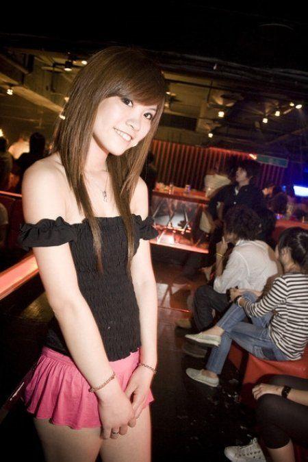 国产夜店美女被草视频,国产夜店不为人知的黑暗面